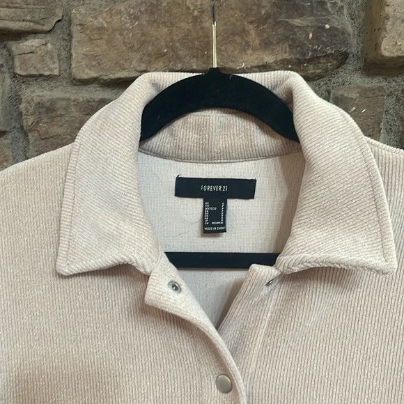 Tan corduroy jacket with snap buttons and front pockets. Size small. - Picture 3 of 10